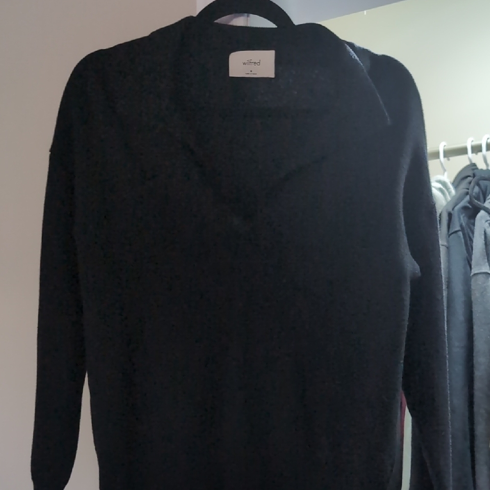 Wilfred Elegant Black Knit Top